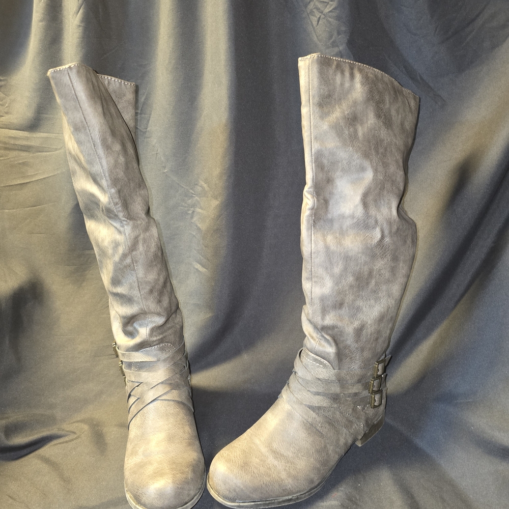 Gray Winter Knee-High Boots with Slouchy Texture
